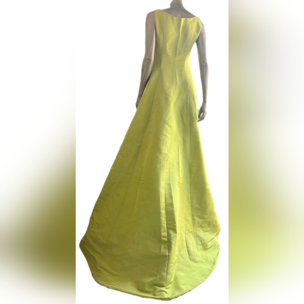 $6,000 OSCAR DE LA RENTA GREEN SILK ELEGANT RUNWAY GOWN US S - Picture 5 of 15